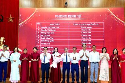 Xã Tiến Thắng kiện toàn tổ chức Đảng, sắp xếp các phòng chuyên môn