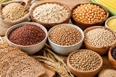 Ăn ngũ cốc nguyên hạt có lợi gì cho sức khỏe đường ruột?