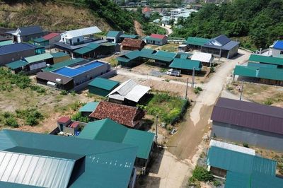 Về nơi ở mới sau lũ, người dân vẫn lo chuyện an cư