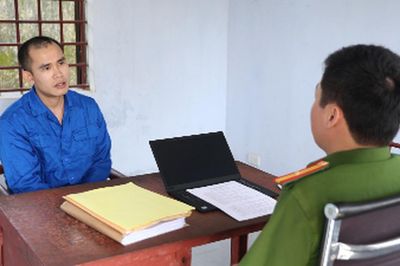 Bắt kẻ bịt mặt, cầm súng xông vào phòng bắn đồng nghiệp