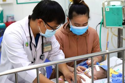TPHCM: Ca mắc cúm tăng, bác sĩ cảnh báo nguy cơ ở trẻ nhỏ