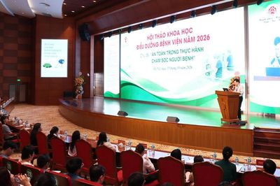 Điều dưỡng luôn 'kề vai sát cánh', đồng hành cùng sự sống của người bệnh