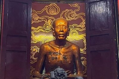 Hòa thượng Chuyết Công trụ trì chùa Phật Tích