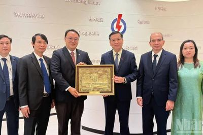 Đoàn Đảng ủy các cơ quan Đảng Trung ương thăm, làm việc tại Singapore