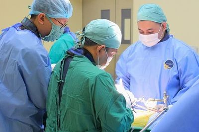 Bắt vít qua da kết hợp hàn xương điều trị bệnh lý cột sống