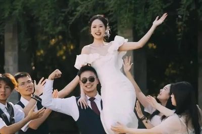 Đôi trẻ Trung Quốc cưới nhau sau khi phát hiện trùng họ tên, cùng làm một nghề