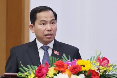 Xem xét, thông qua 43 dự án luật, nghị quyết quy phạm pháp luật