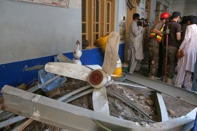 Hiện trường vụ sập mái trường học ở Pakistan, hơn 80 người thương vong