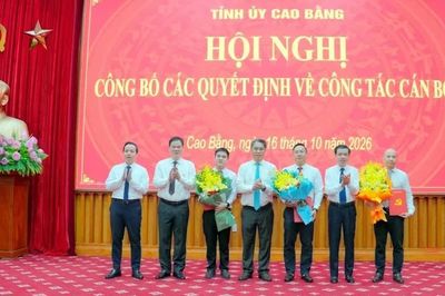 Cao Bằng công bố các quyết định về công tác cán bộ