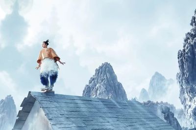 Hoàng Thùy Linh trở lại đường đua âm nhạc với MV 'Thầy dùi'