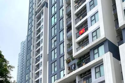 Giao dịch căn hộ Hà Nội, TP.HCM lao dốc, giá nhà vẫn neo cao