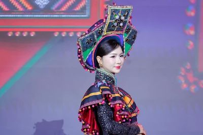Sắc vóc các nữ Công an Hà Nội khi trình diễn dân vũ với áo dài