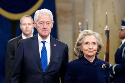 Vợ chồng cựu Tổng thống Mỹ Bill Clinton tái xuất trước bầu cử giữa nhiệm kỳ