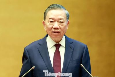 Việc bố trí lại cán bộ không chờ hết nhiệm kỳ, không gây xáo trộn tùy tiện