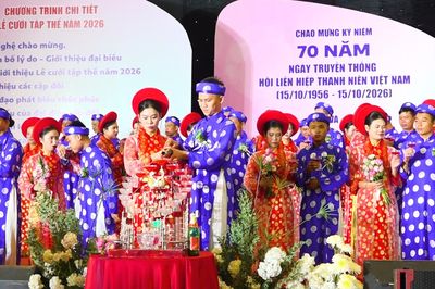 52 cặp đôi dậy từ 2 giờ sáng, đạp xe diễu hành trong ngày cưới đặc biệt ở TPHCM