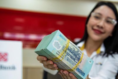 Lãi suất ngân hàng hôm nay 16/10/2026: Diễn biến trái chiều lãi suất VND và USD