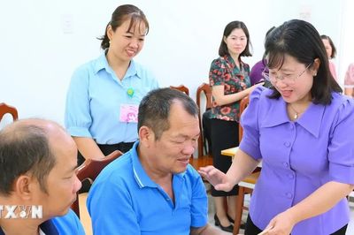Người phụ nữ từ tuyến đầu chống dịch đến hành trình chăm lo cộng đồng