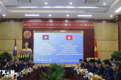 Thường trực Ban Bí thư Trung ương Đảng Nhân dân Cách mạng Lào thăm Bắc Ninh