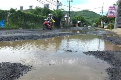 Đường xuống cấp kéo dài, người dân Đắk Lắk mong sớm được sửa chữa