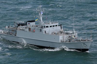 Đằng sau sự phối hợp nhịp nhàng giữa chiến hạm Ukraine và khu trục hạm khổng lồ của Anh
