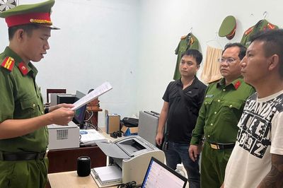 Bắt đối tượng mang kiếm đập phá tài sản, quay clip đăng Facebook thách thức