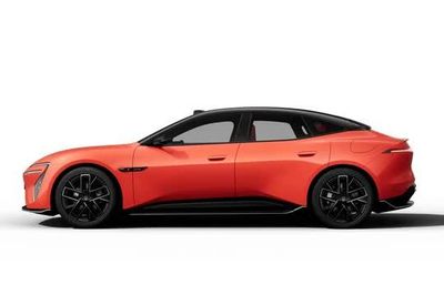 Xe sedan công suất 590 mã lực, trang bị tiên tiến, giá từ 850 triệu đồng