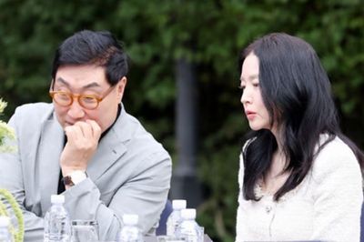 Lee Young Ae bên chồng đại gia 75 tuổi, hôn nhân kín tiếng gây chú ý