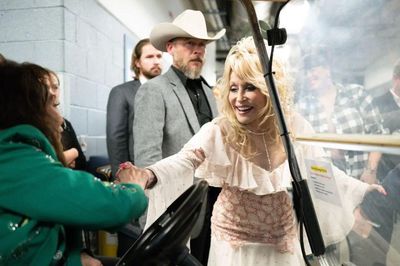 Cháu trai Dolly Parton lên tiếng về tin nhắn đe dọa, hé lộ tranh chấp tài sản