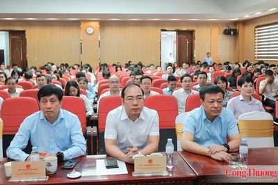 Chùm ảnh: Đảng bộ Bộ Công Thương học tập, quán triệt Nghị quyết Hội nghị lần thứ Tư khóa XIV