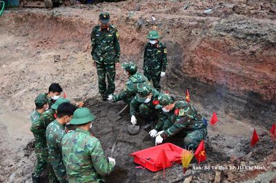 Phát hiện thêm 12 bộ hài cốt liệt sĩ tại Công viên Lê Thị Riêng