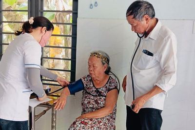 Chung tay chăm lo toàn diện cho người cao tuổi