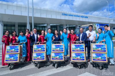 Mắc ca Tuần Giáo bay xa