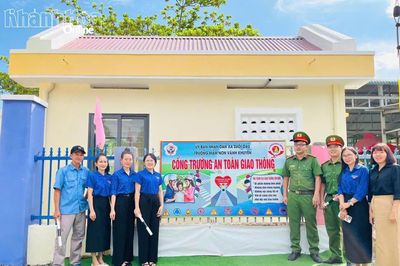 Công an xã Suối Dầu xây dựng mô hình “Cổng trường an toàn giao thông”