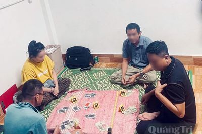 Công an xã Quảng Trạch khởi tố 4 đối tượng đánh bạc