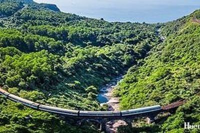 Tuyến tàu Huế - Đà Nẵng vào top 10 chuyến tàu đẹp nhất thế giới năm 2026