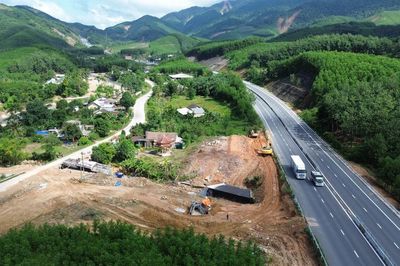 Tăng tốc thi công nút giao cao tốc La Sơn - Hòa Liên để cán đích cuối năm 2026