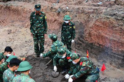 TP. Hồ Chí Minh: Tiếp tục tìm thấy 12 hài cốt liệt sĩ tại công viên Lê Thị Riêng
