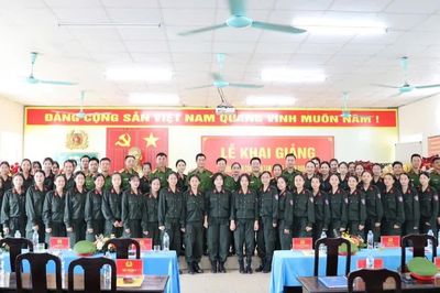 Khai giảng khoá huấn luyện nữ Cảnh sát đặc nhiệm