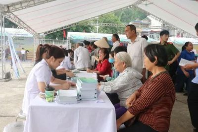 Điện Biên: 'Phiên chợ 0 đồng – Ấm tình biên cương' gắn kết tình quân dân