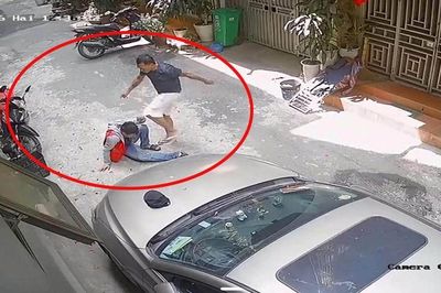 Nam shipper bị hành hung sau tranh cãi khi giao hàng tại Hà Nội