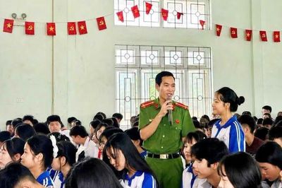 Thượng úy Công an mở lớp học miễn phí, giúp học sinh nghèo nuôi ước mơ