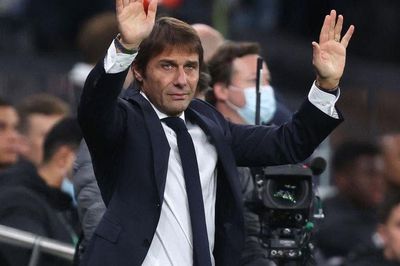 Antonio Conte muốn dẫn dắt Manchester United, Michael Carrick đối mặt nguy cơ sa thải