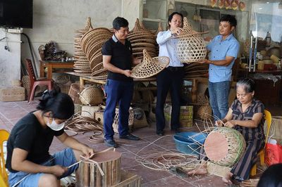 Làng nghề nâng sức sống kinh tế nông thôn ở xã Phú Nghĩa