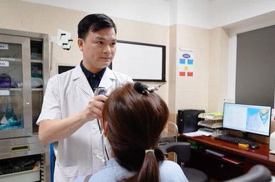 Uống nước suối, bị đỉa bám trong thanh quản