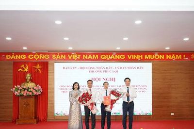 Phường Phúc Lợi tổ chức lại các phòng chuyên môn, kiện toàn tổ chức Đảng và cán bộ