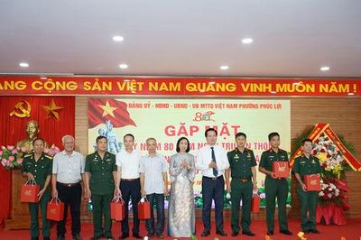 Phường Phúc Lợi gặp mặt kỷ niệm 80 năm Ngày truyền thống Lực lượng vũ trang Thủ đô