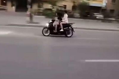 Danh tính 2 cô gái phóng xe SH, lạng lách trên phố Hà Nội gây bức xúc: Tổng mức phạt?