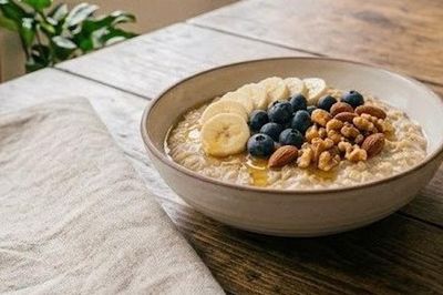 Người tập luyện nên chọn yến mạch, ngũ cốc hay trứng cho bữa sáng?