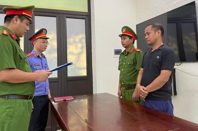 Mua thịt lợn nhiễm bệnh về chế biến lạp sườn, thịt sấy để bán ra thị trường