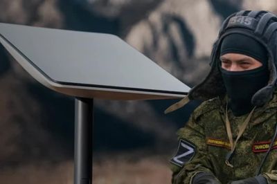 Ukraine đối mặt nguy cơ tê liệt tác chiến khi Mỹ siết Starlink